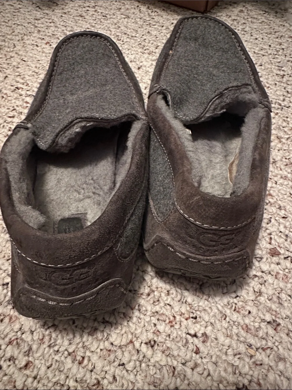 UGG casual slip